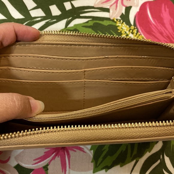 Mango Wallet - Picture 4 of 8